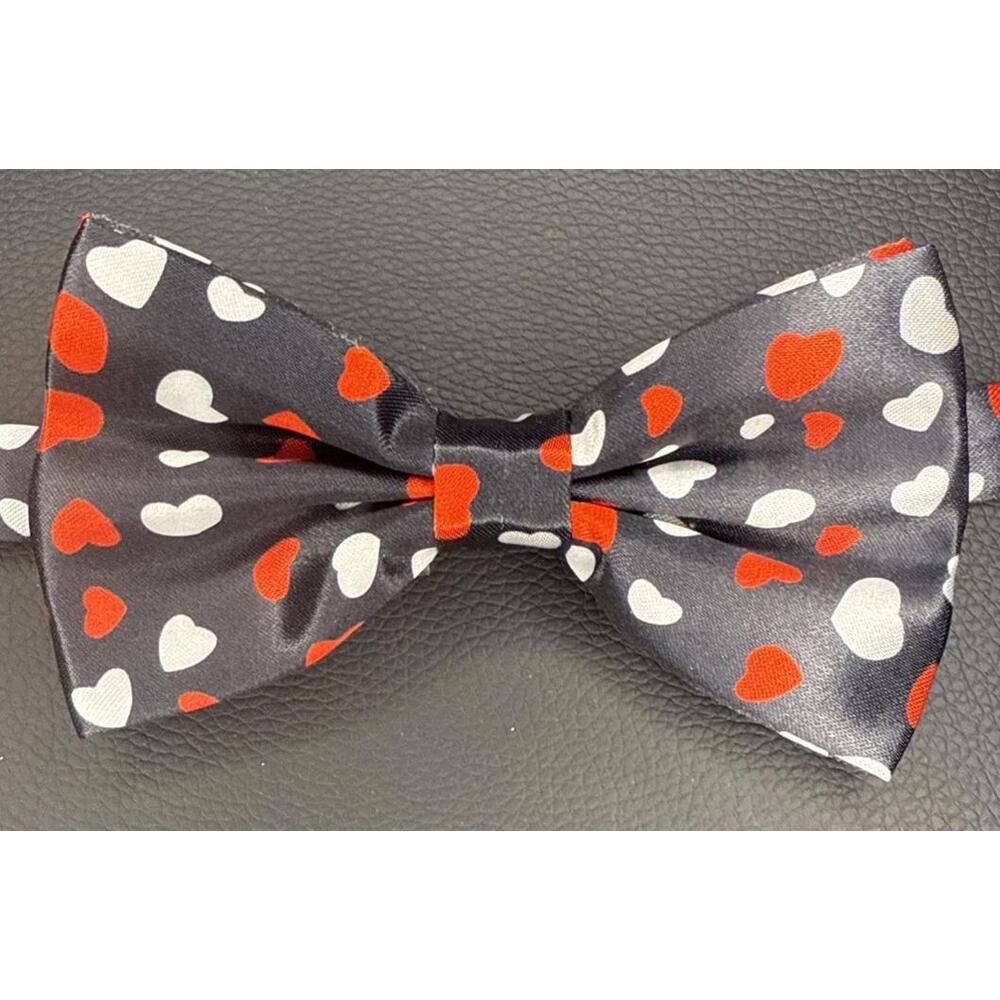 Red and White Hearts Valentine’s Day Adjustable Bowtie For Men made with Polyest